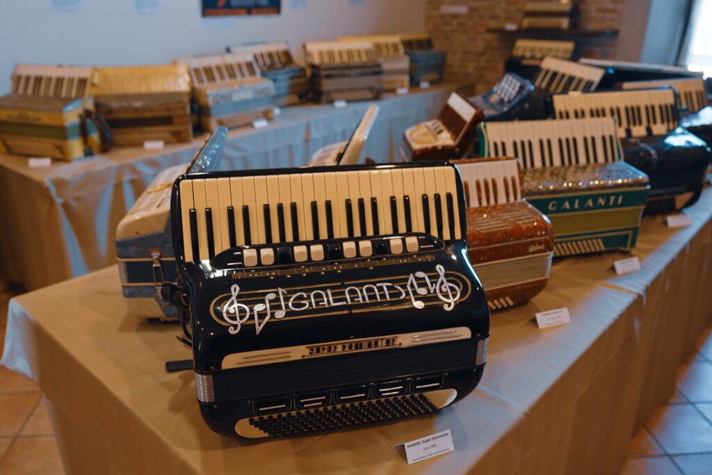 Instagram post from lavalledellevacanze. This post is in position 2.