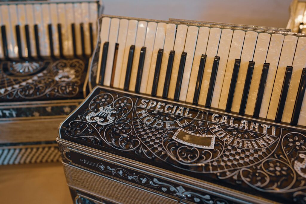 Instagram post from lavalledellevacanze. This post is in position 11.